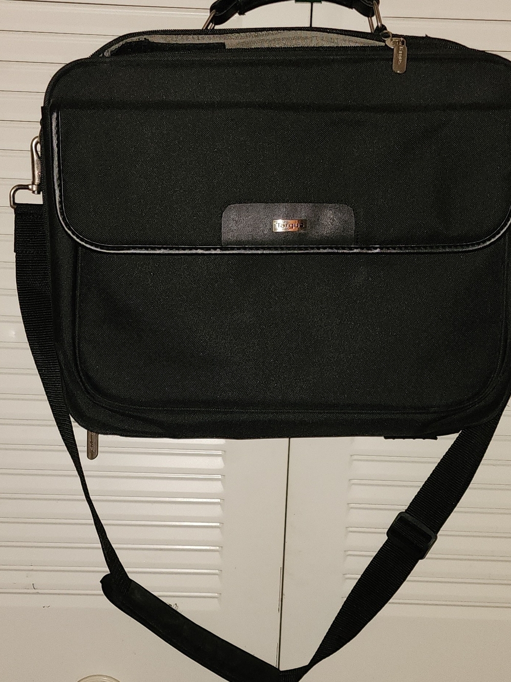 Targus Black Nylon Shoulder/Messenger Laptop Bag Padded Adjustable Strap